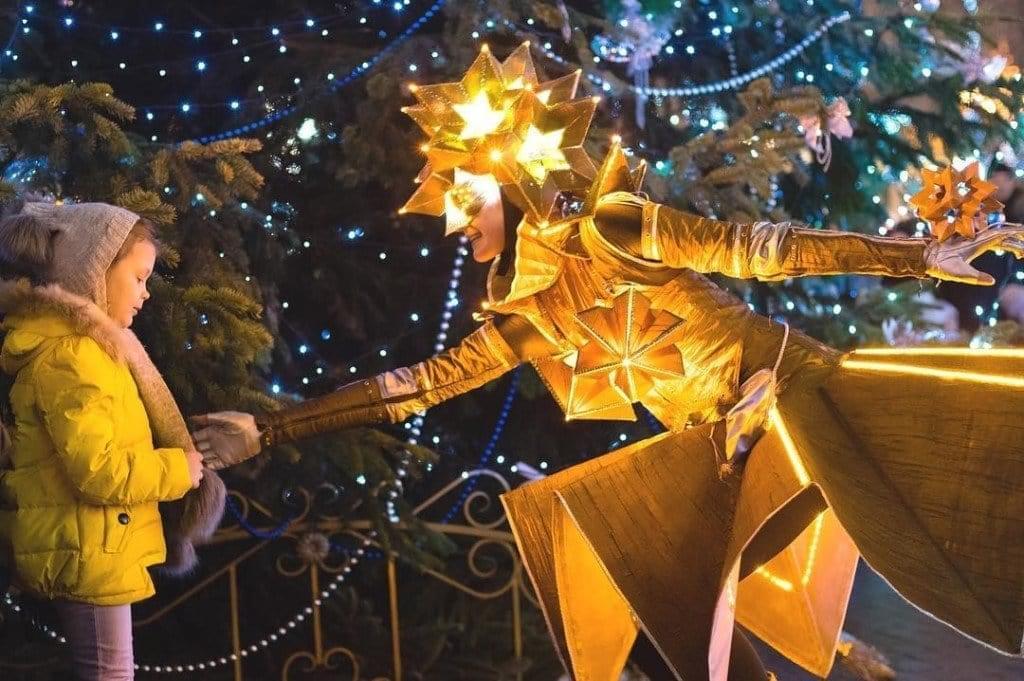 Рождественский свет озарит парки Москвы! Рождественский свет озарит парки Москвы!