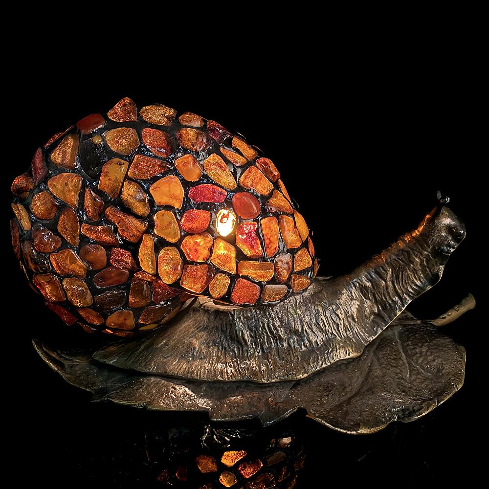 Настольная лампа из янтаря и бронзы «Улитка» - интернет магазин Русь Велика я 