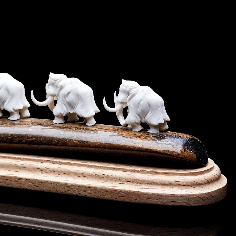Скульптура из кости «Кочующее стадо мамонтов» на деревянной подставке - интернет магазин Русь Велика я фото 6