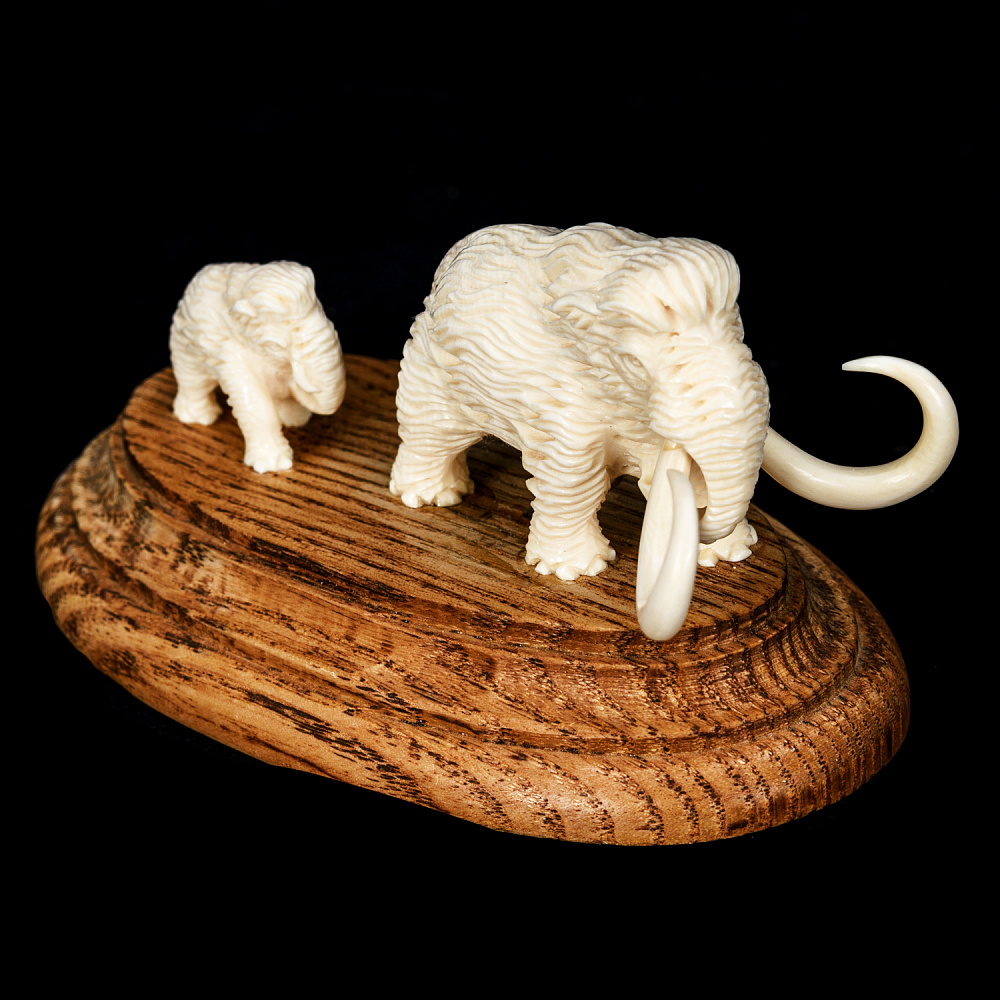 Скульптура из бивня мамонта «Мамонт с мамонтенком» - интернет магазин Русь Велика я фото 1