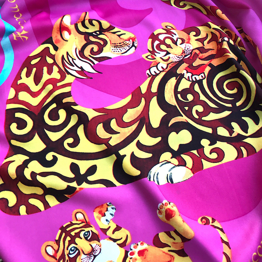 Платок шелковый «Амурский тигр» 90х90 см - интернет магазин Русь Велика я фото 2