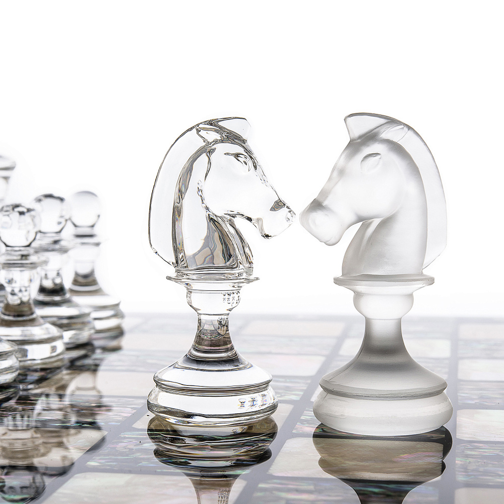 Шахматный ларец с натуральным перламутром и фигурами из хрусталя (отделка серой тканью) 45х45 см - интернет магазин Русь Велика я фото 6