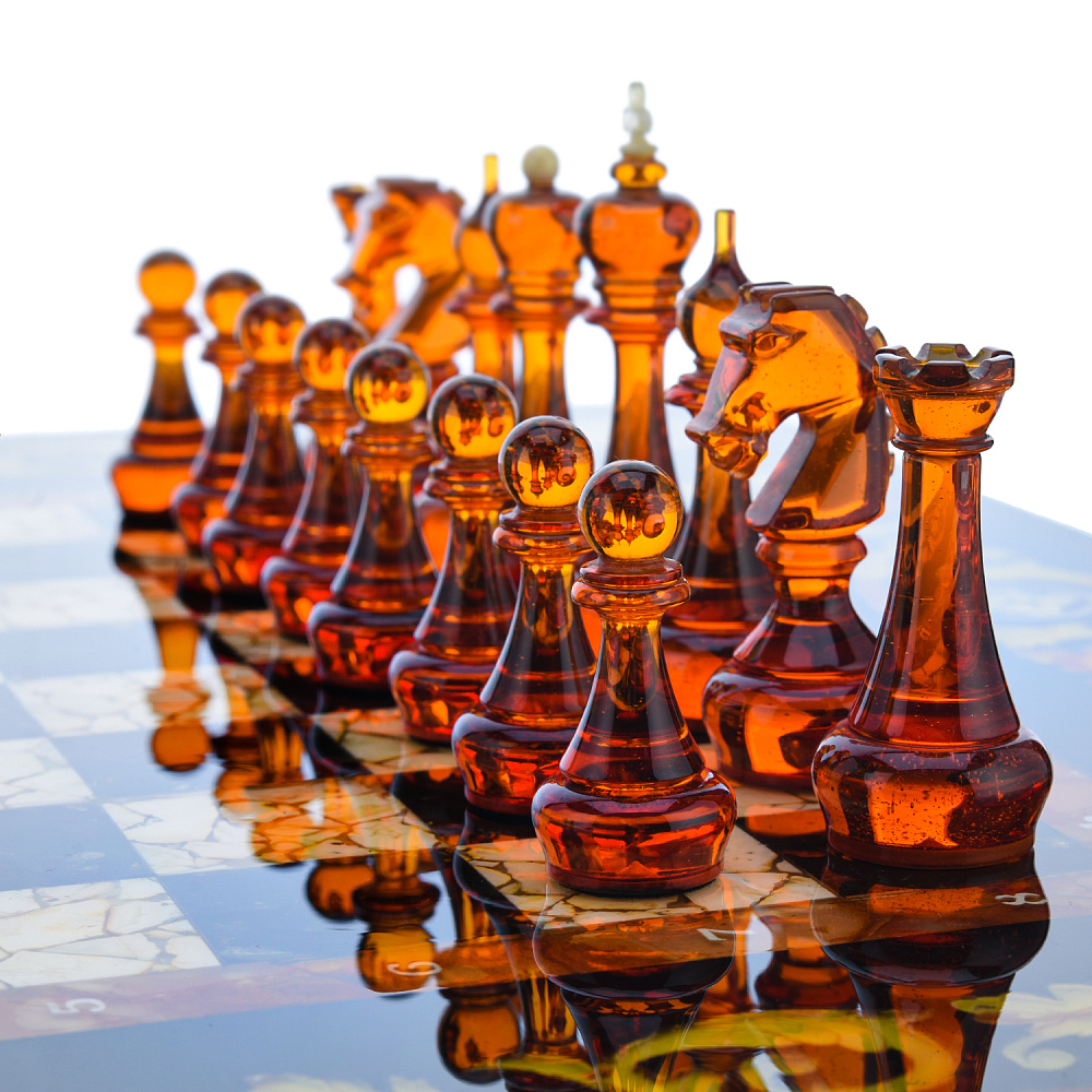 Шахматы с инкрустацией и фигурами из янтаря «Классика» 56х56 см - интернет магазин Русь Велика я фото 6