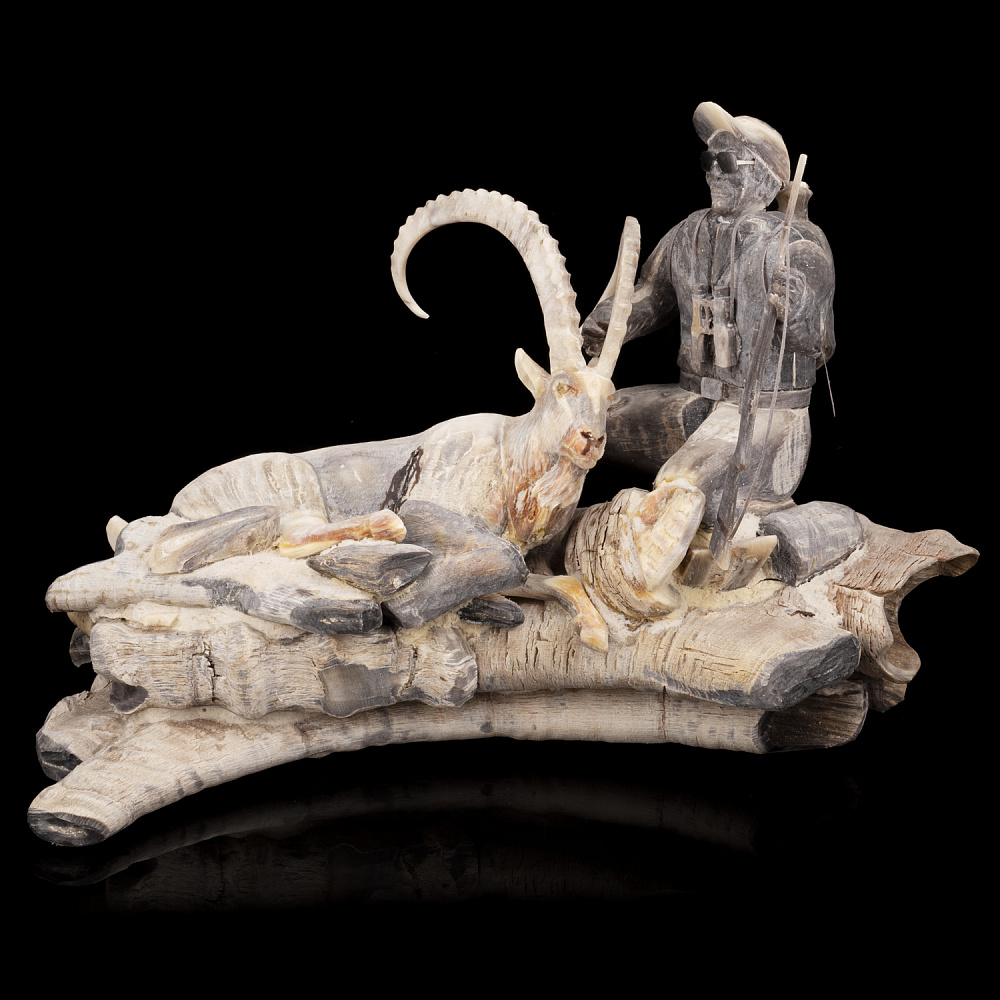 Скульптура из рога «Охотник с козерогом» - интернет магазин Русь Велика я 