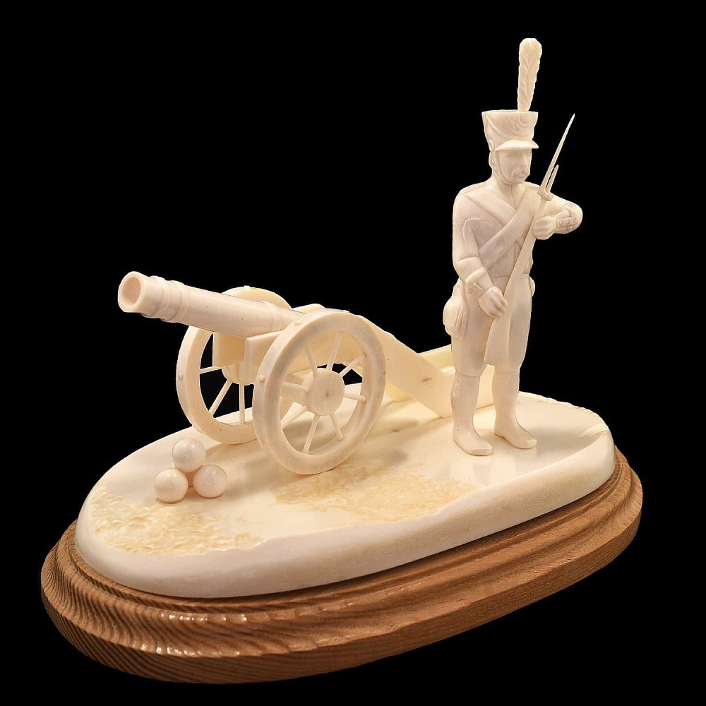 Скульптура «Гренадёр». Рог лося - интернет магазин Русь Велика я 