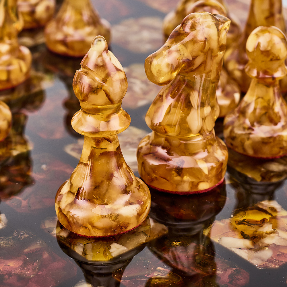 Шахматы с инкрустацией и фигурами из янтаря 30х30 см - интернет магазин Русь Велика я фото 4