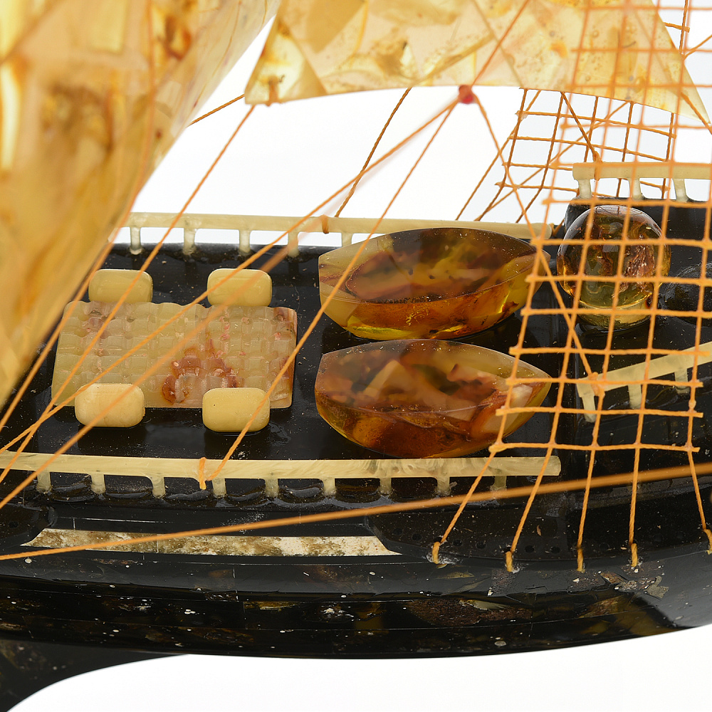 Скульптура из янтаря «Корабль-парусник» - интернет магазин Русь Велика я фото 5