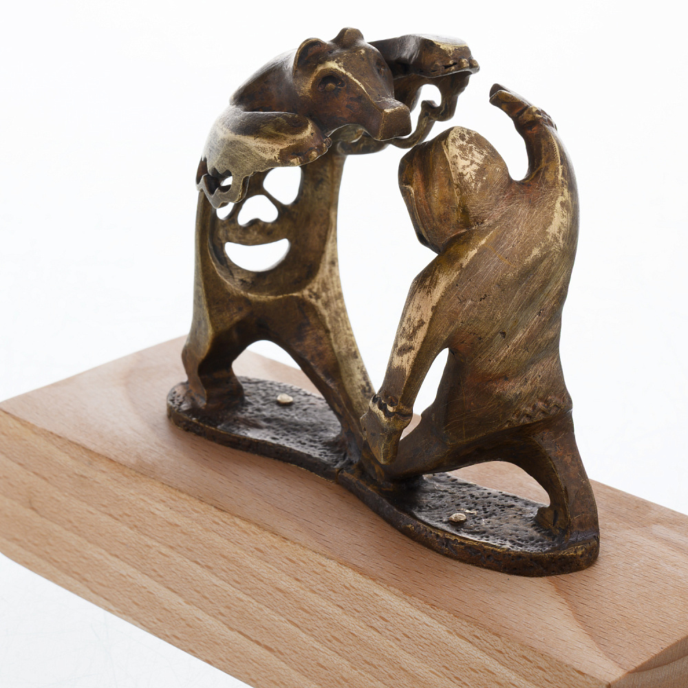 Скульптура из бронзы и дерева «Хант и медведь» - интернет магазин Русь Велика я фото 1