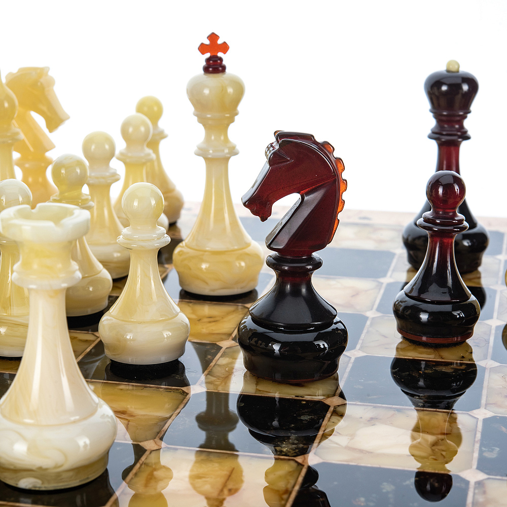 Шахматы из карельской березы с фигурами из янтаря 45х45 см - интернет магазин Русь Велика я фото 5
