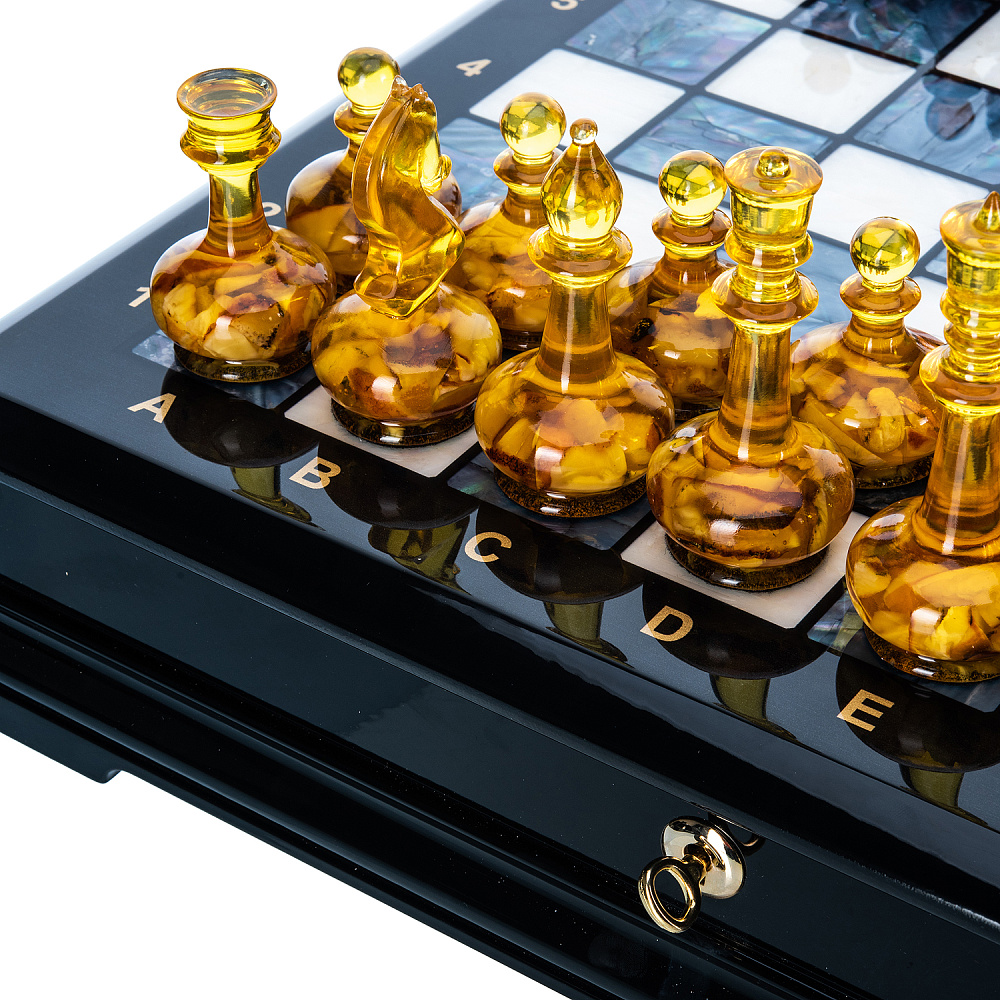 Шахматы с перламутром и янтарными фигурами 45х45 см - интернет магазин Русь Велика я фото 4