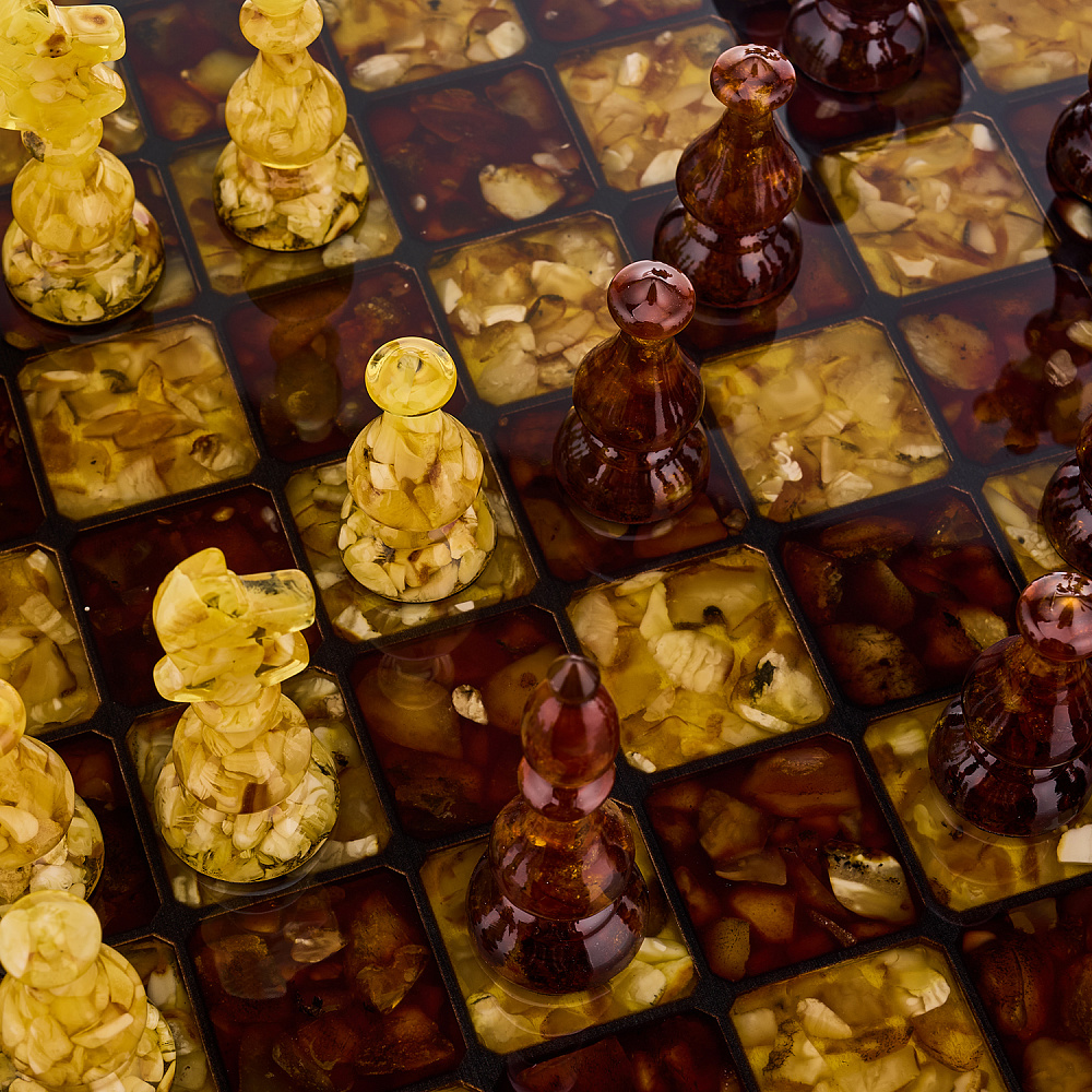 Шахматы из мореного дуба с янтарными фигурами 45х45 см - интернет магазин Русь Велика я фото 10