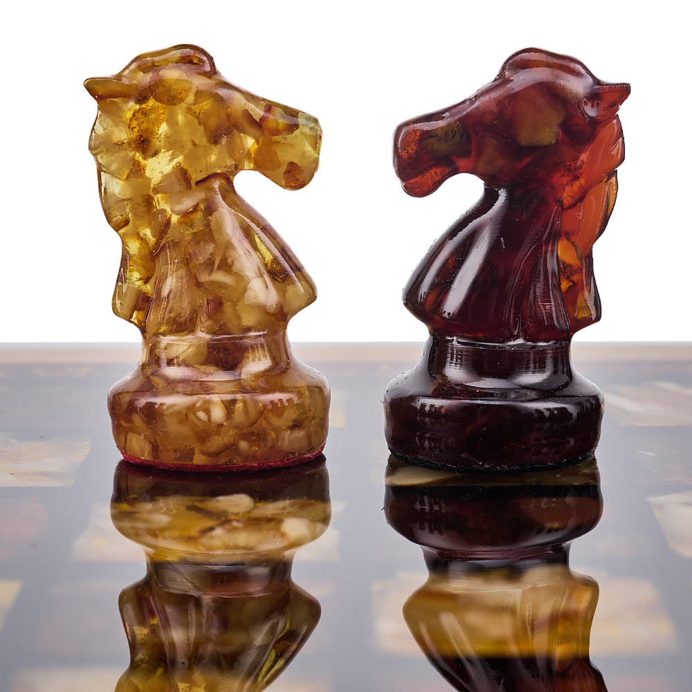 Шахматы с инкрустацией и фигурами из янтаря 28х28 см - интернет магазин Русь Велика я фото 4