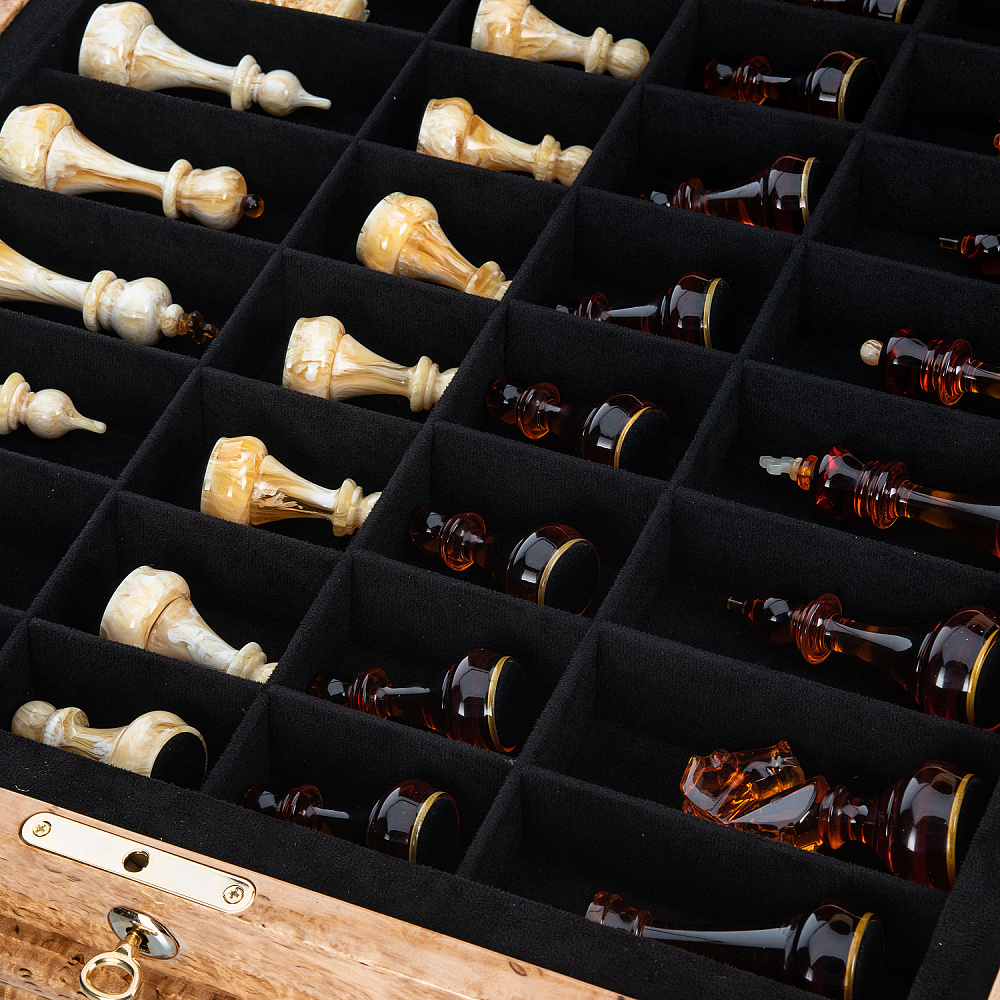 Шахматы из карельской березы и фигурами из янтаря 45х45 см - интернет магазин Русь Велика я фото 9