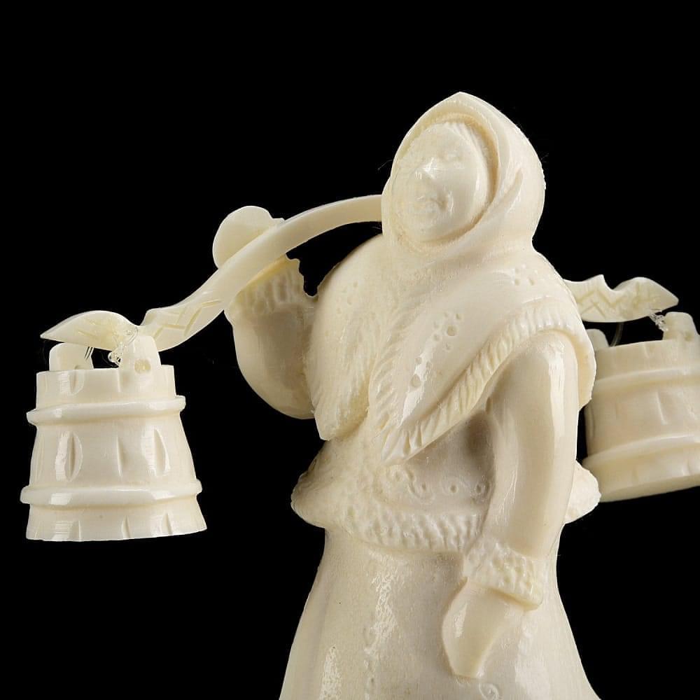 Скульптура «По воду». Рог лося - интернет магазин Русь Велика я фото 2