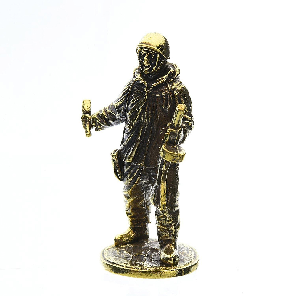 Бронзовая статуэтка «Пехотинец с гранатой» - интернет магазин Русь Велика я фото 1