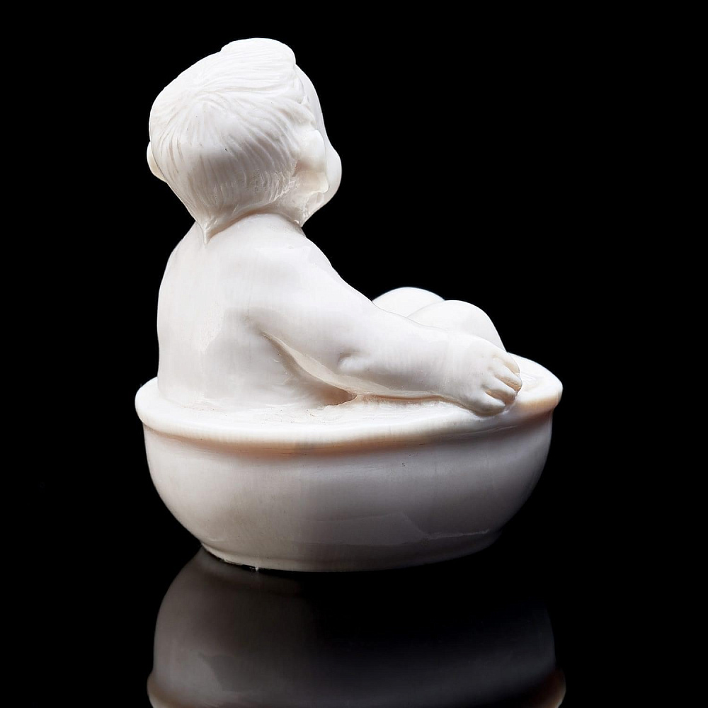 Статуэтка из бивня мамонта «Мальчик в тазике» - интернет магазин Русь Велика я фото 3
