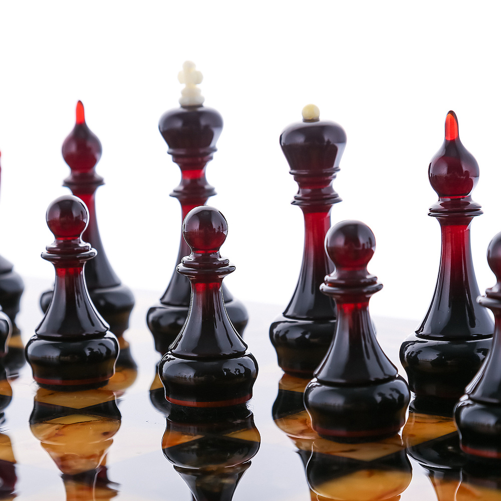 Шахматы с инкрустацией и фигурами из янтаря «Олива» 56х56 см - интернет магазин Русь Велика я фото 1