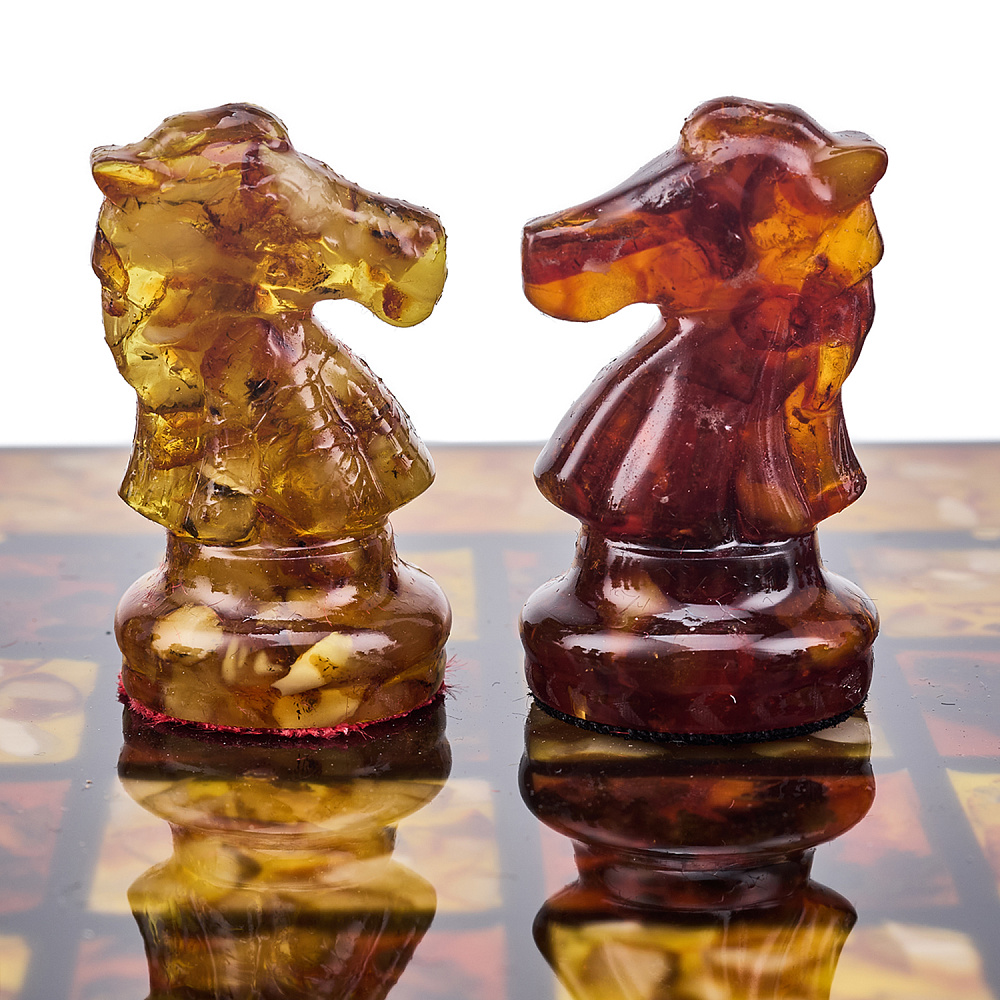 Шахматы с инкрустацией и фигурами из янтаря 30х30 см - интернет магазин Русь Велика я фото 3