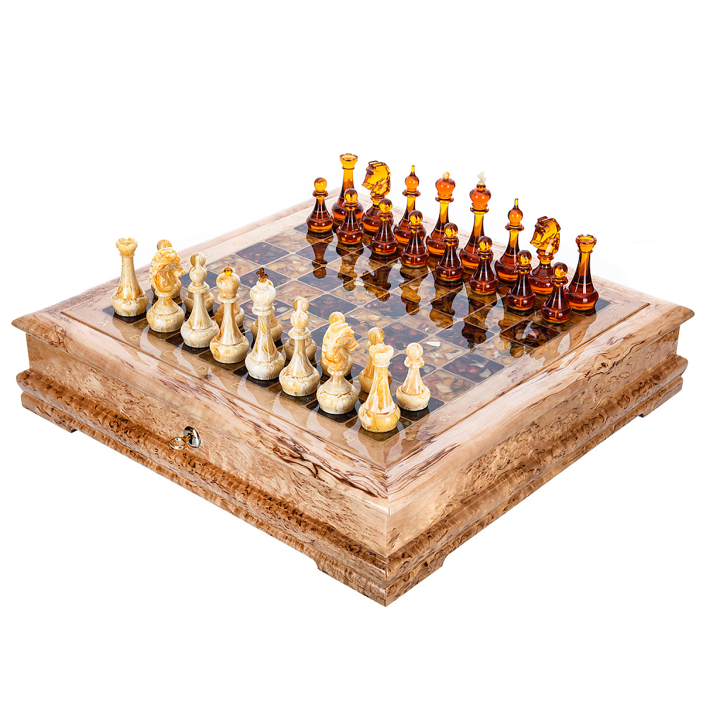 Шахматы из карельской березы и фигурами из янтаря 45х45 см - интернет магазин Русь Велика я 