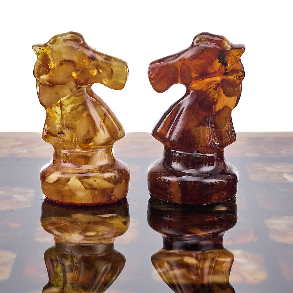 Шахматы с инкрустацией и фигурами из янтаря 30х30 см - интернет магазин Русь Велика я фото 3