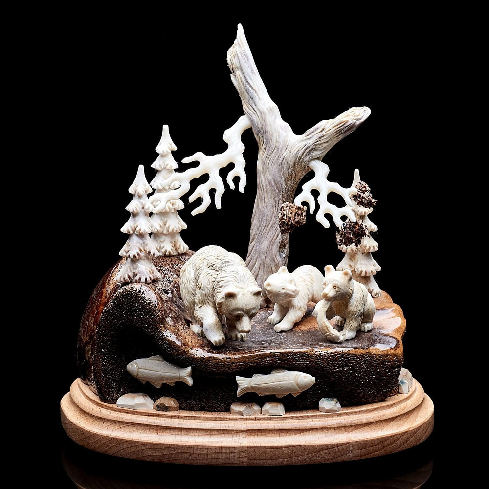 Скульптура из рога лося «Медведи на рыбалке» - интернет магазин Русь Велика я 