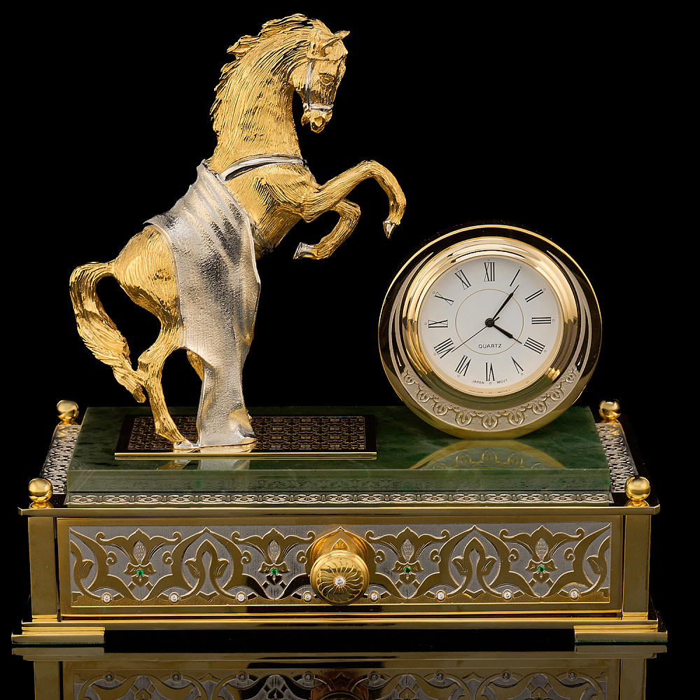 Лошадь Символ 2026 года. Шкатулка с часами «Конь». Златоуст - интернет магазин Русь Велика я 