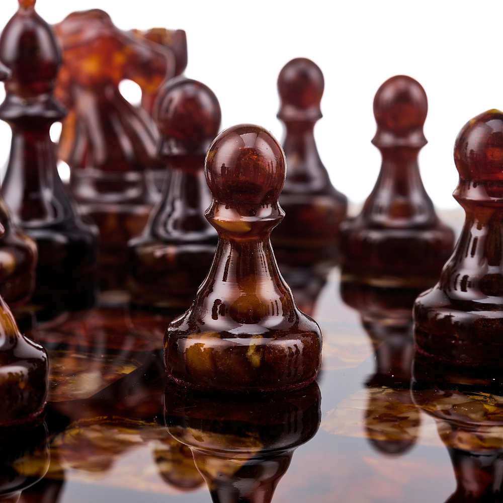 Шахматы с инкрустацией и фигурами из янтаря 28х28 см - интернет магазин Русь Велика я фото 4