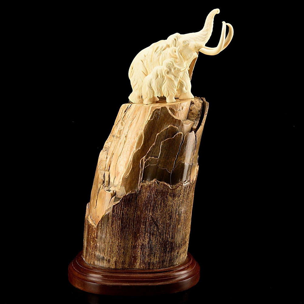 Композиция из бивня мамонта «Мамонты» на скале - интернет магазин Русь Велика я 