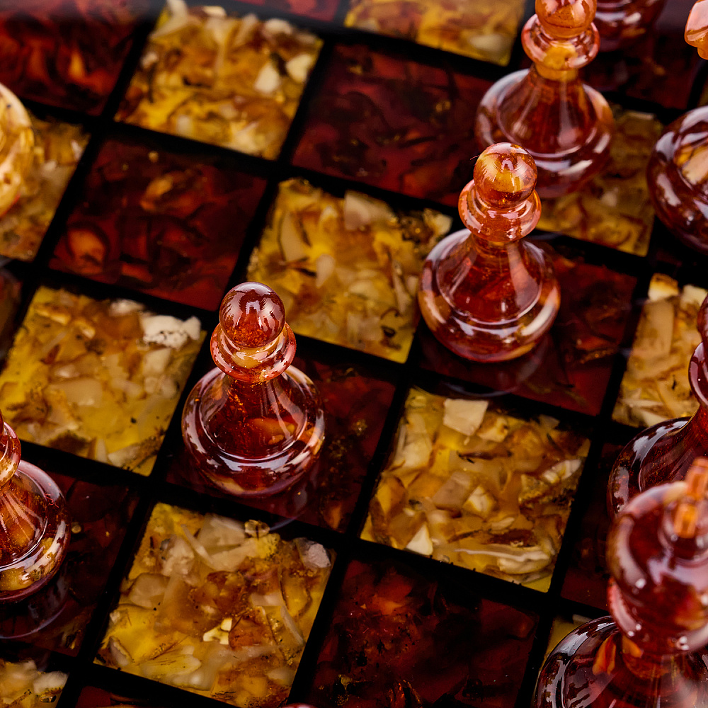 Шахматы с инкрустацией и фигурами из янтаря 37х37 см - интернет магазин Русь Велика я фото 9