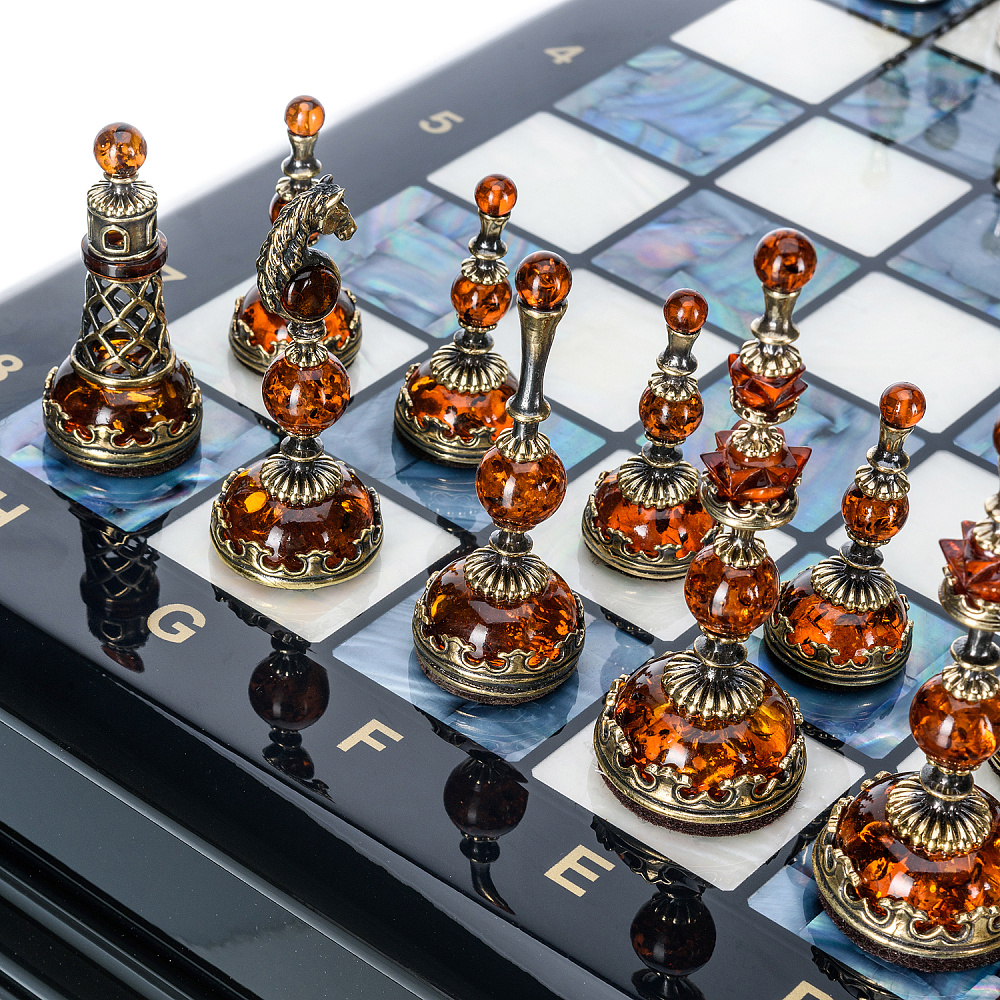 Шахматы с перламутром и янтарными фигурами 45х45 см - интернет магазин Русь Велика я фото 4