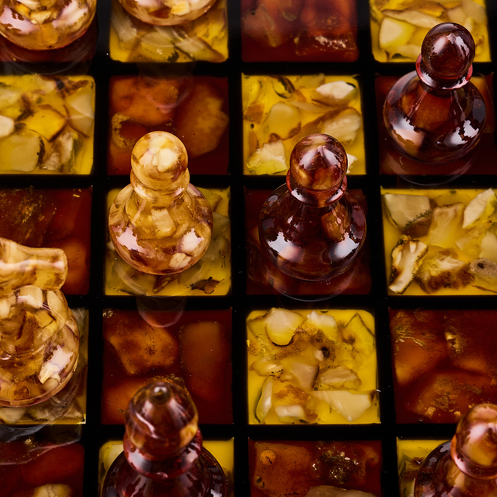 Шахматы с инкрустацией и фигурами из янтаря 30х30 см - интернет магазин Русь Велика я фото 8