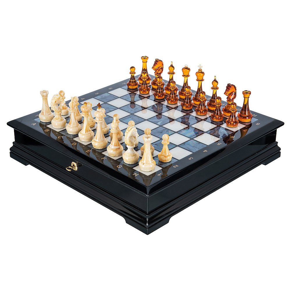 Шахматы с перламутром и фигурами из янтаря 45х45 см - интернет магазин Русь Велика я 