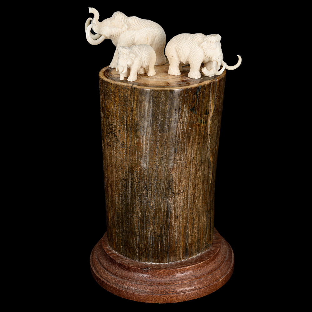 Скульптура из бивня мамонта «Семья мамонтов» - интернет магазин Русь Велика я 