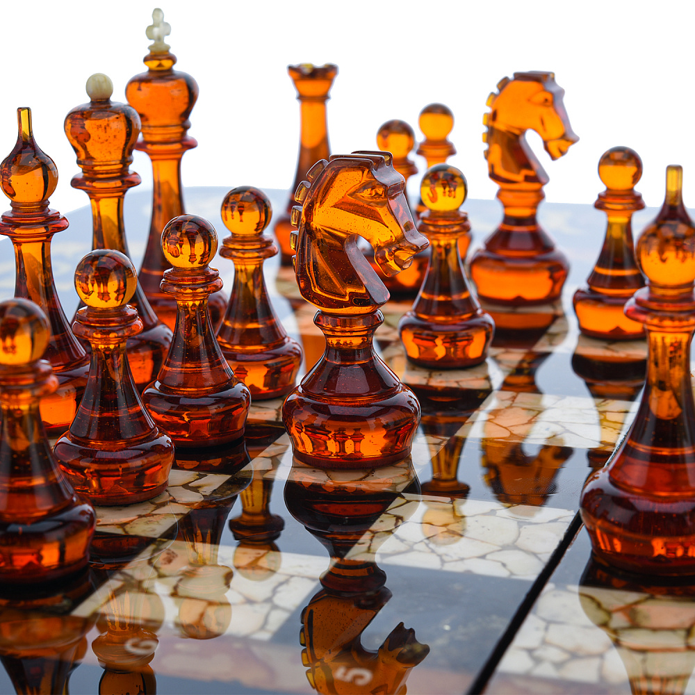 Шахматы с инкрустацией и фигурами из янтаря «Классика» 56х56 см - интернет магазин Русь Велика я фото 12