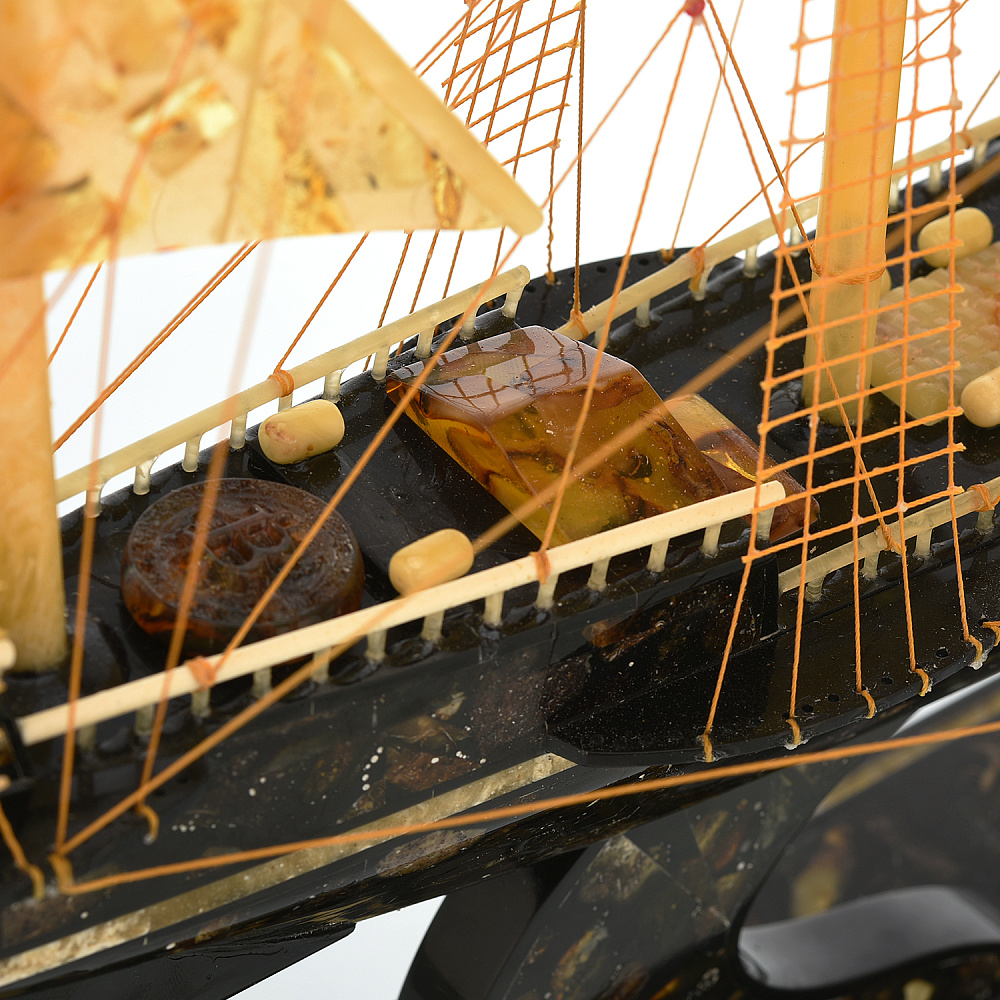 Скульптура из янтаря «Корабль-парусник» - интернет магазин Русь Велика я фото 4