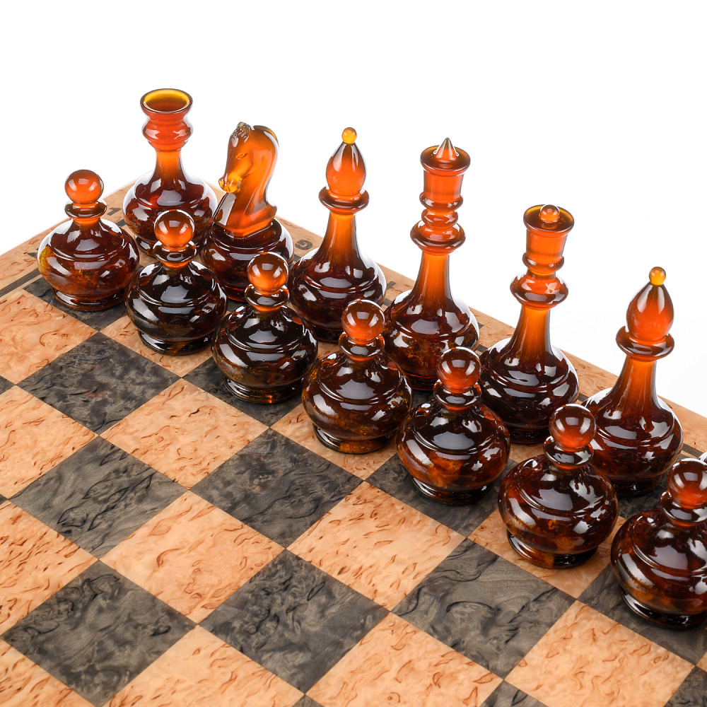 Шахматы из карельской березы с янтарными фигурами 45х45 см - интернет магазин Русь Велика я фото 1