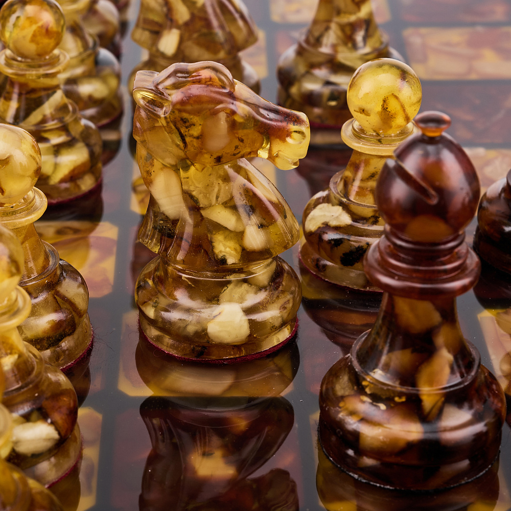 Шахматы с инкрустацией и фигурами из янтаря «Камелот» 45х45 см - интернет магазин Русь Велика я фото 10