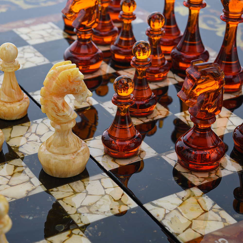 Шахматы с инкрустацией и фигурами из янтаря «Классика» 56х56 см - интернет магазин Русь Велика я фото 8