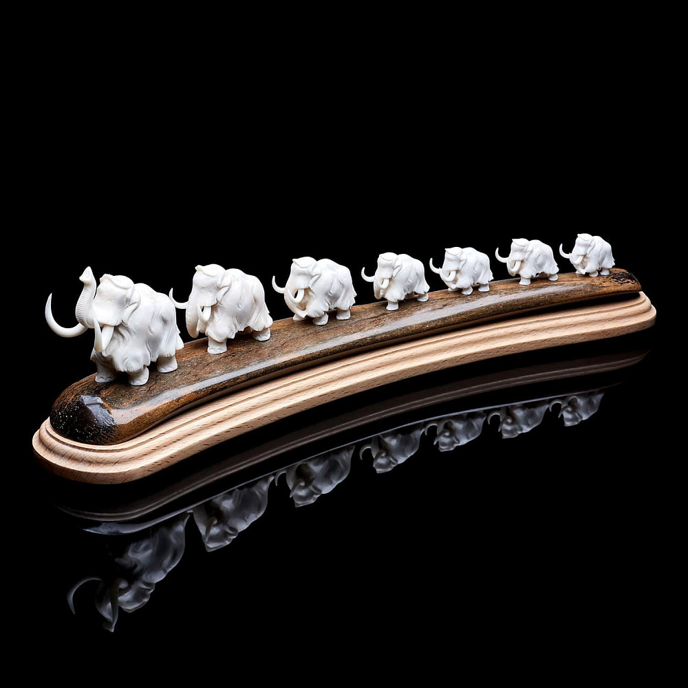 Скульптура из кости «Кочующее стадо мамонтов» на деревянной подставке - интернет магазин Русь Велика я 