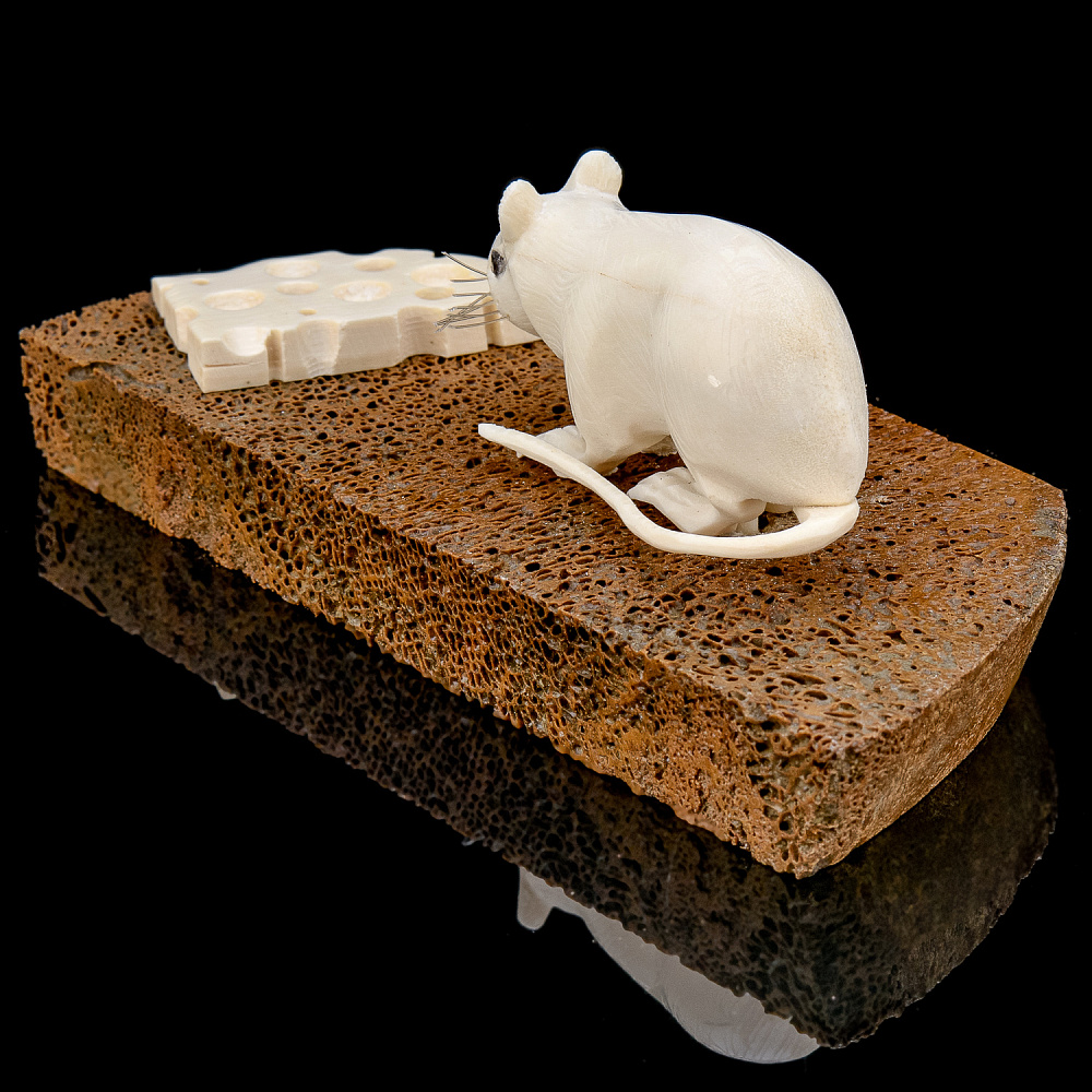 Скульптура из кости «Мышь на хлебе». Кость мамонта, рог лося - интернет магазин Русь Велика я фото 6