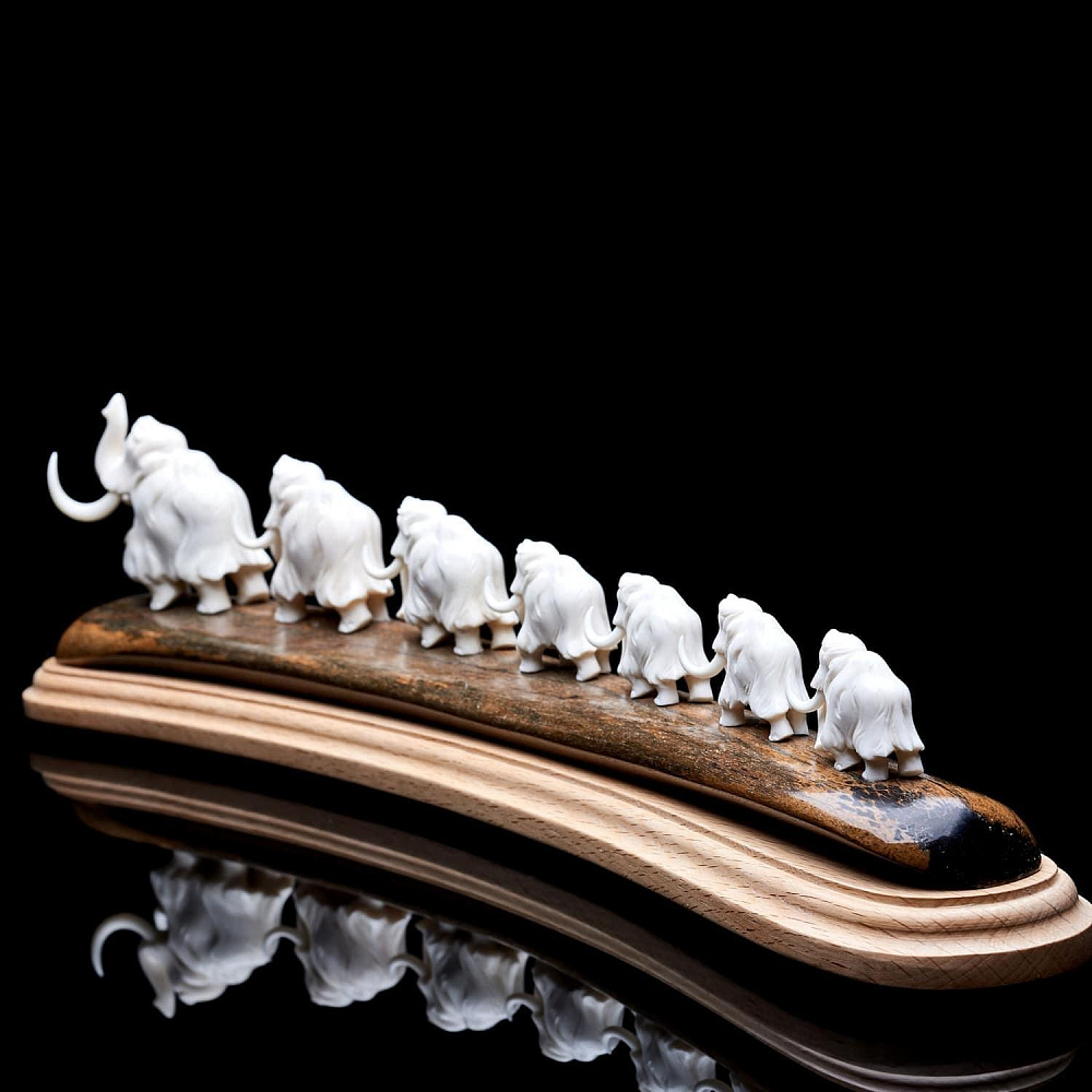 Скульптура из кости «Кочующее стадо мамонтов» на деревянной подставке - интернет магазин Русь Велика я фото 3