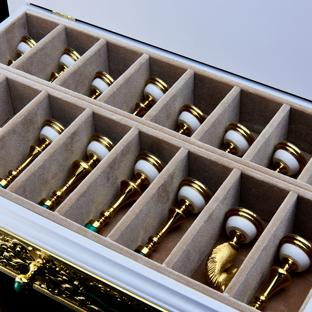 Шахматы «Баталия» в ларце из малахита 54х54 см. Златоуст - интернет магазин Русь Велика я фото 8