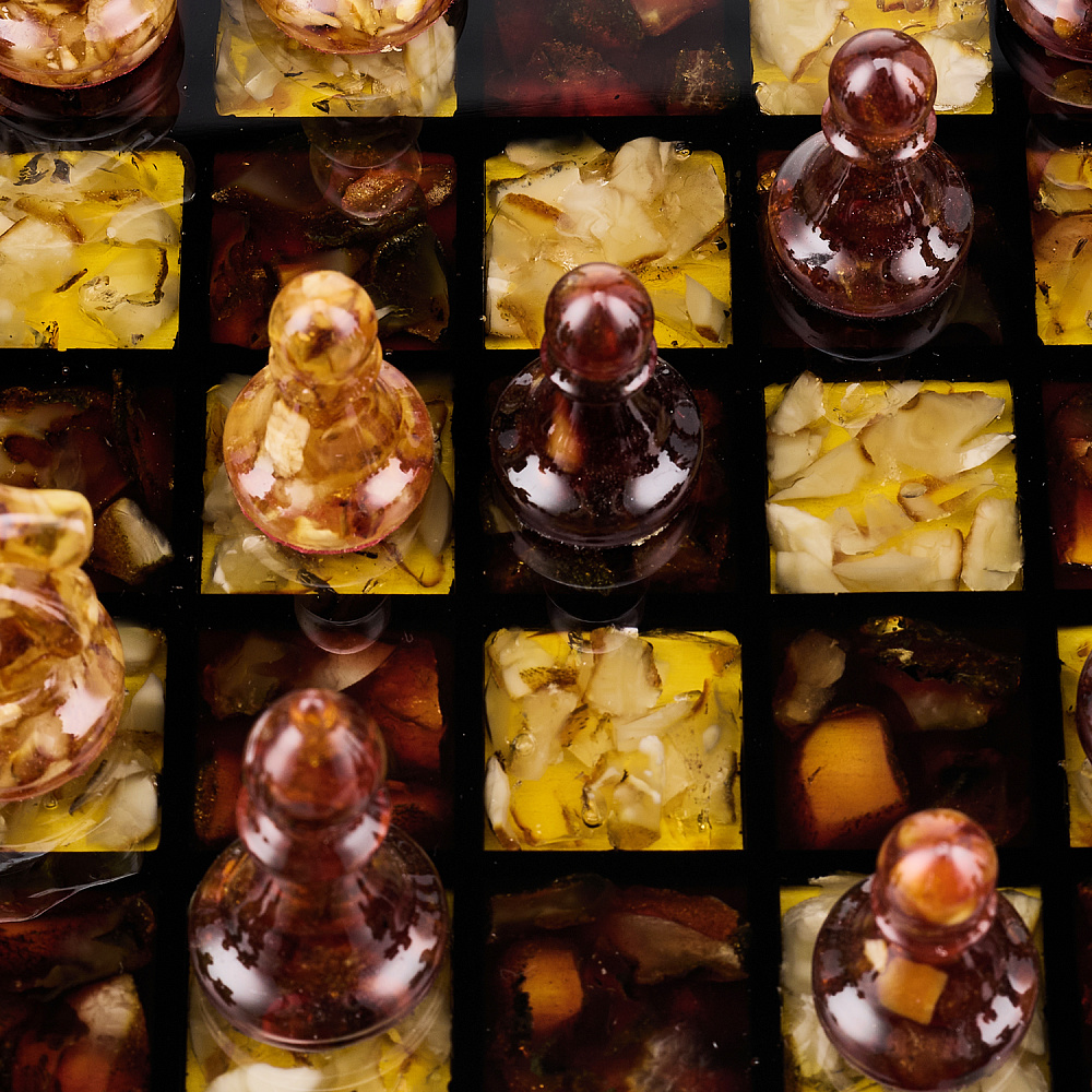 Шахматы с инкрустацией и фигурами из янтаря 28х28 см - интернет магазин Русь Велика я фото 7