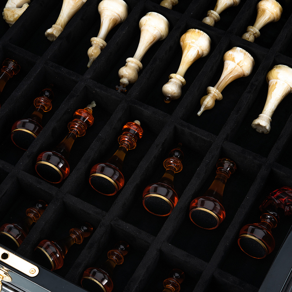 Шахматы с перламутром и фигурами из янтаря 45х45 см - интернет магазин Русь Велика я фото 9