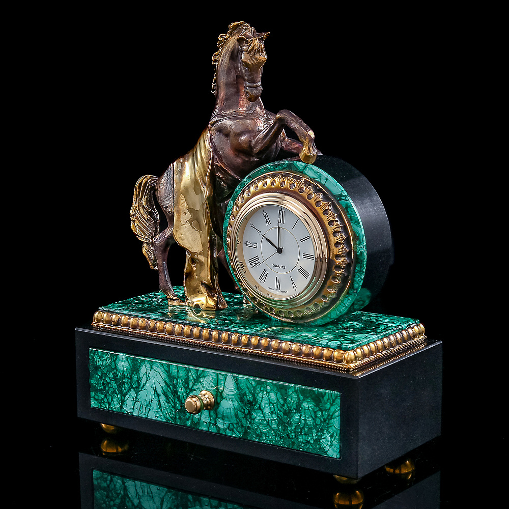 Настольные часы из малахита «Конь с попоной» - интернет магазин Русь Велика я фото 1