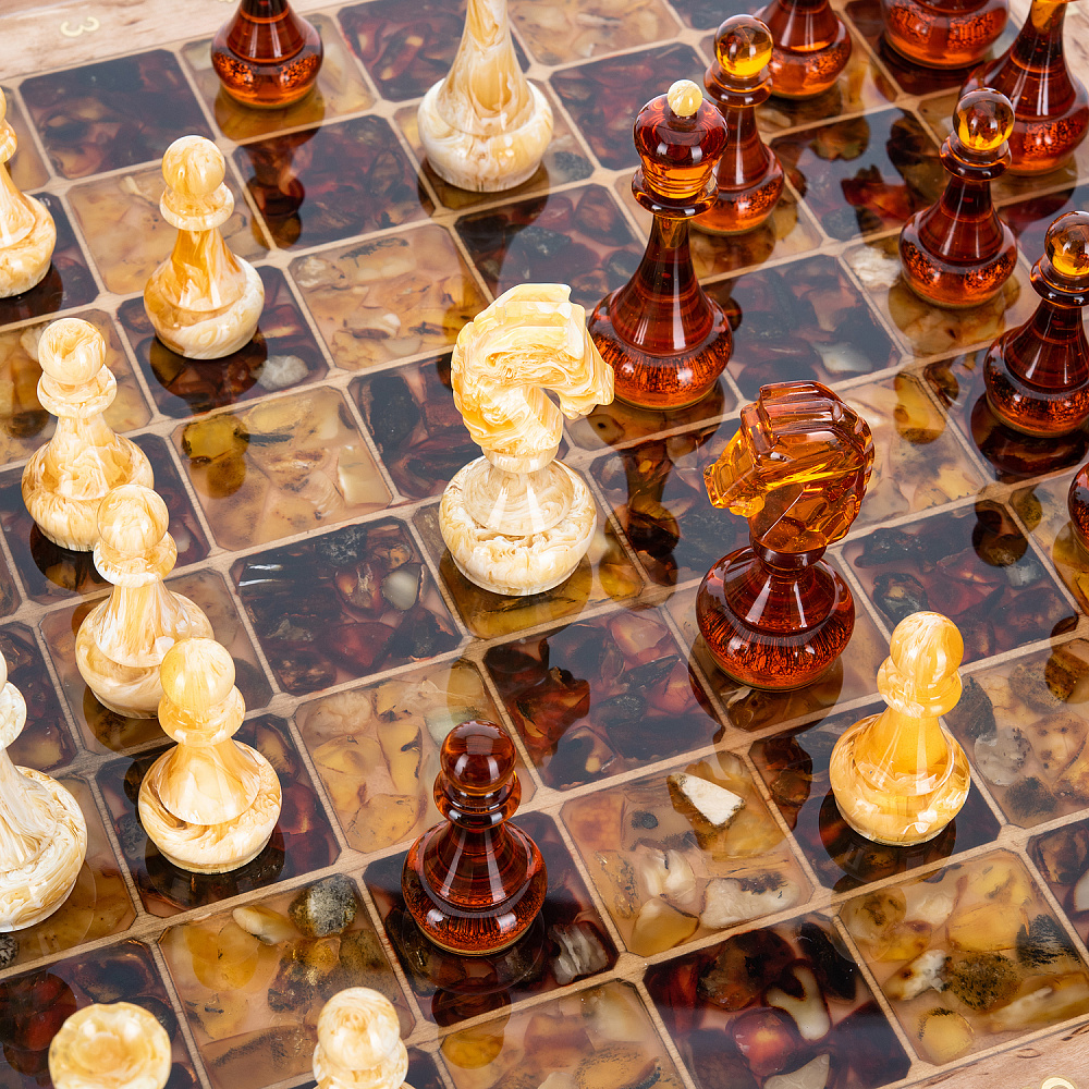 Шахматы из карельской березы и фигурами из янтаря 45х45 см - интернет магазин Русь Велика я фото 5