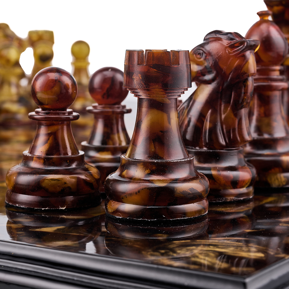 Шахматы с инкрустацией и фигурами из янтаря «Камелот» 45х45 см - интернет магазин Русь Велика я фото 5