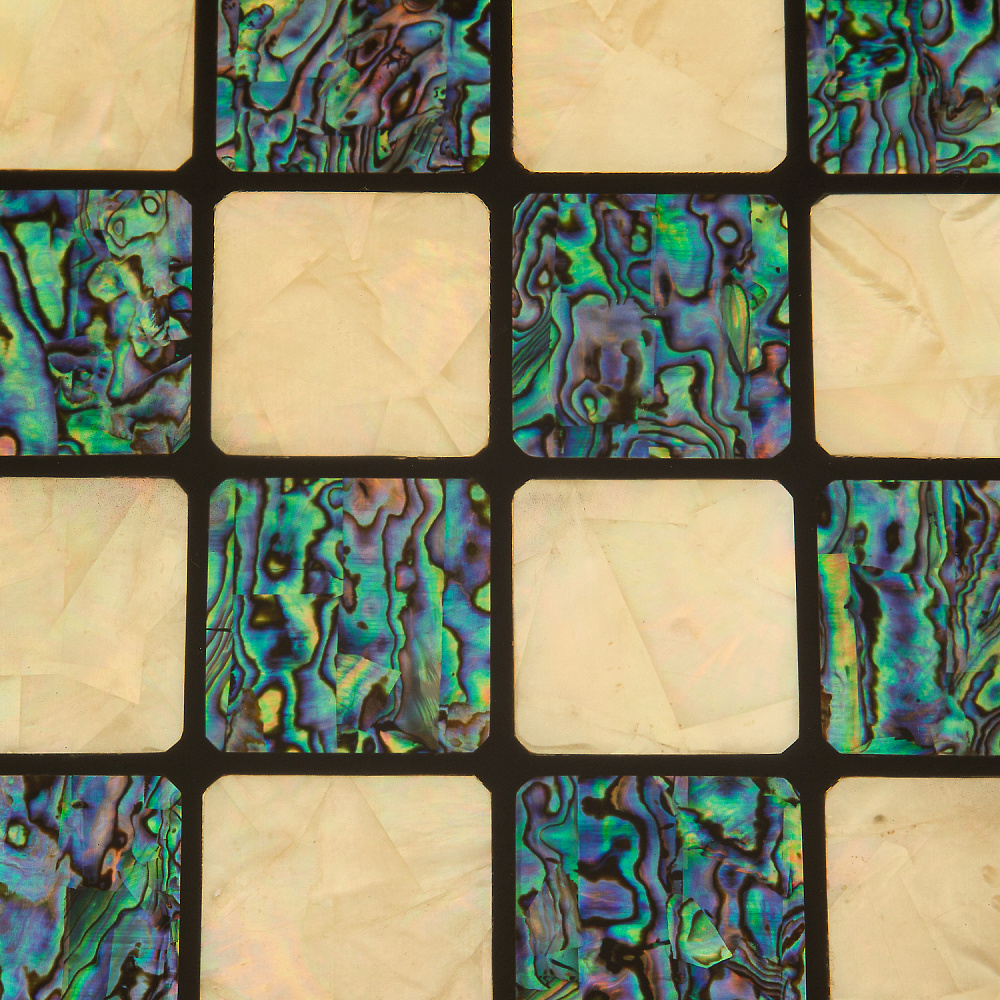 Шахматный ларец с натуральным перламутром и фигурами из кости и дерева 45х45 см - интернет магазин Русь Велика я фото 6