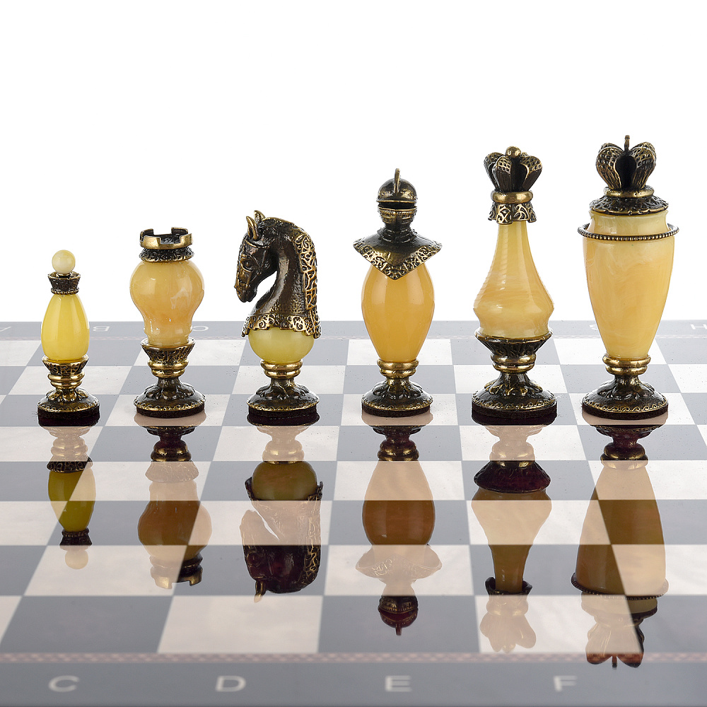 Шахматы с фигурами из янтаря и бронзы «Рыцарский турнир» 48х48 см - интернет магазин Русь Велика я фото 2