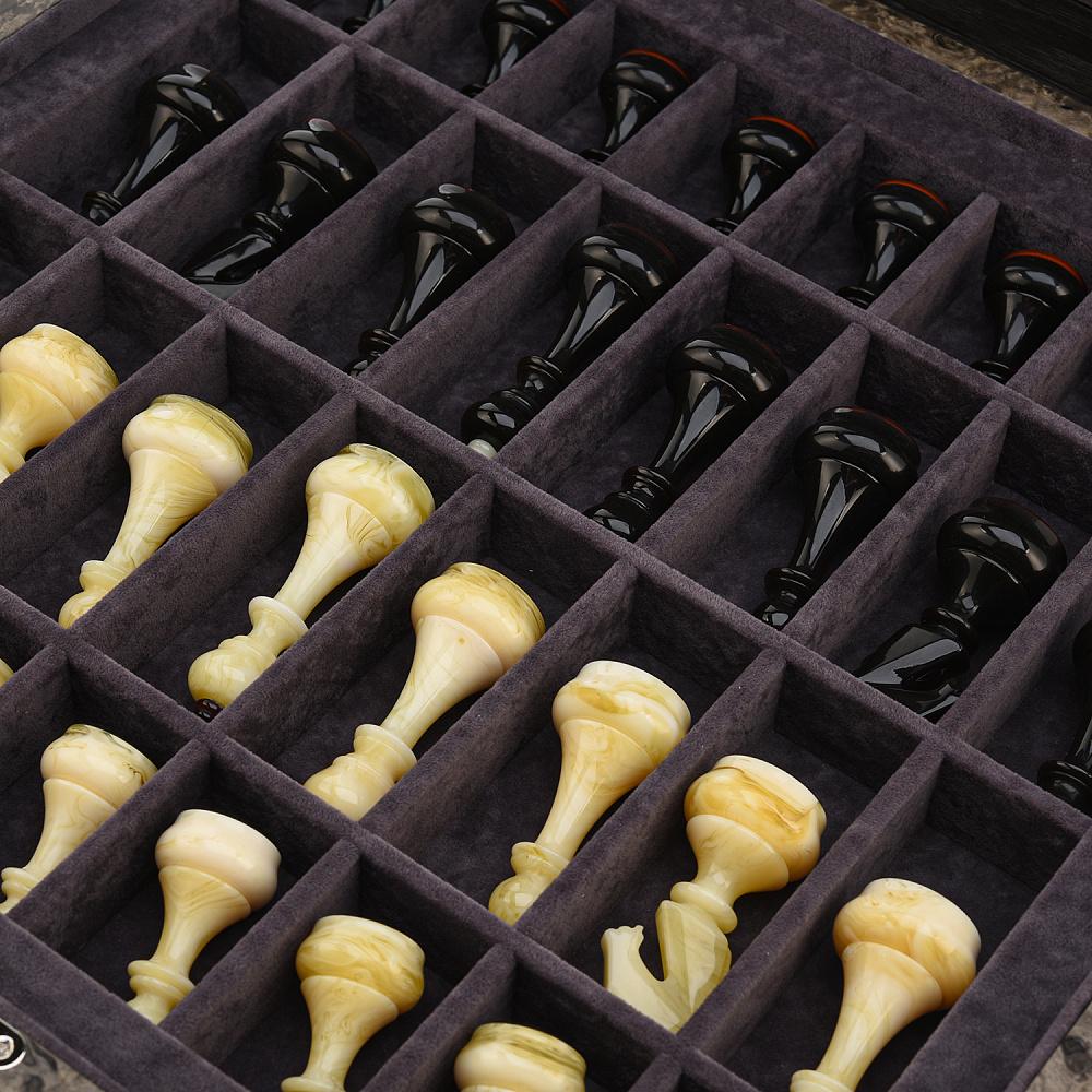 Шахматы из карельской березы с фигурами из янтаря 45х45 см - интернет магазин Русь Велика я фото 10